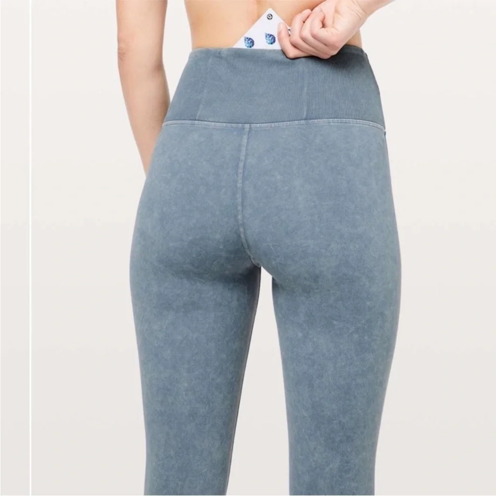 LULULEMON Wunder Under Ribbed 23” Crop Workout Leggings in Washed Moon Blue